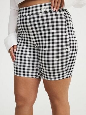 BNWT Torrid 3x Black & White Gingham Daisy Bike Short 7"